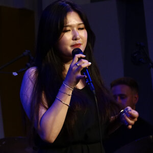 Minju - Prof singing -