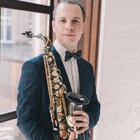 Saxophone, clarinet and flute teacher with Master's Degree and 14+ teaching experience